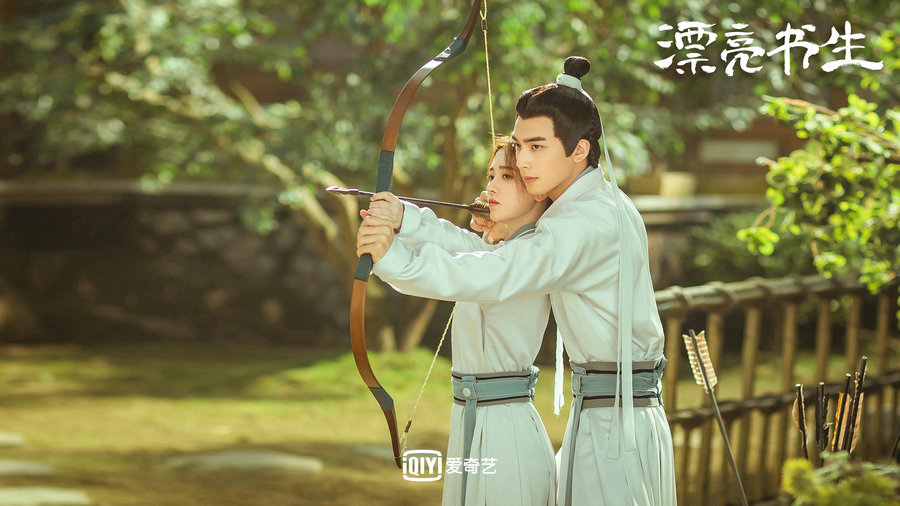 《漂亮书生》热播 鞠婧祎宋威龙风雪CP互动