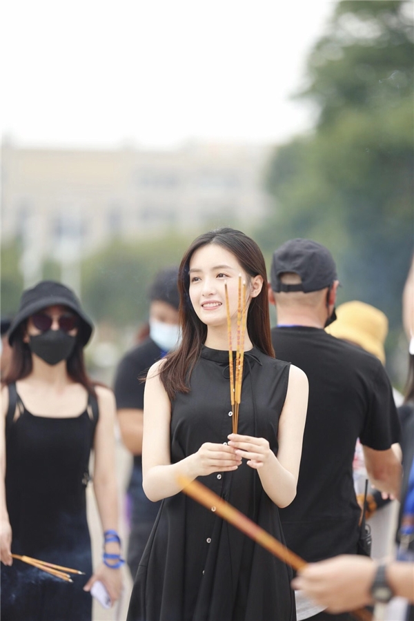 瑜伽|孙嘉琪再演校园女神型恋人 《我爱你》宁波开机