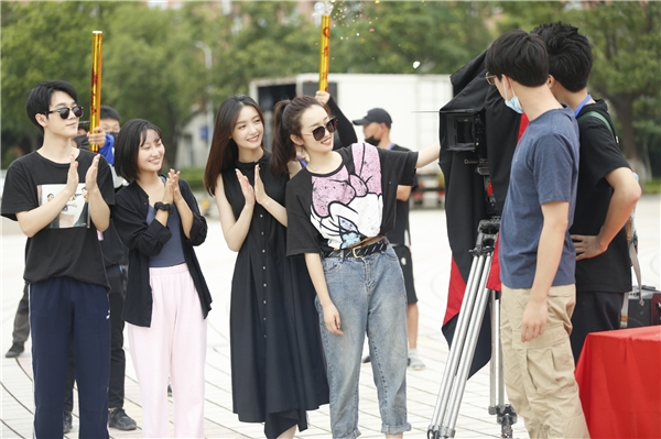 孙嘉琪再演校园女神型恋人 《我爱你》宁波开机