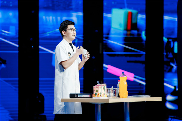 彭小英|《我们签约吧》传递快乐的人生态度引人动情