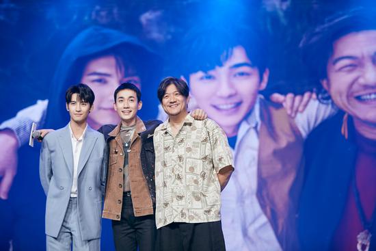 男团|《重启之极海听雷》铁三角游戏互动默契十足