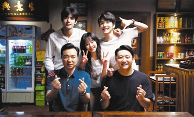 不以血缘定义家人引发情感共鸣 《以家人之名》赢得好口碑