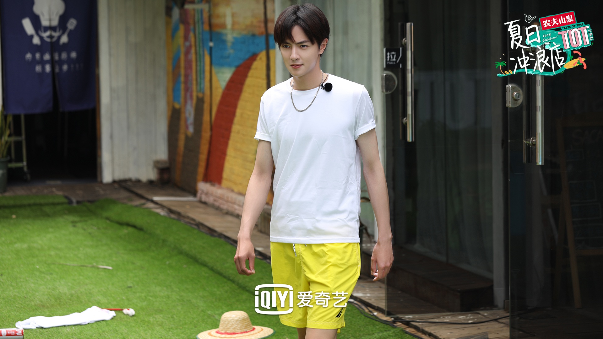 韩东君|《夏日冲浪店》全员做公益 鼓励游客捡拾垃圾