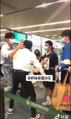 明星|明星代拍，不该拿着“镜头”当令箭