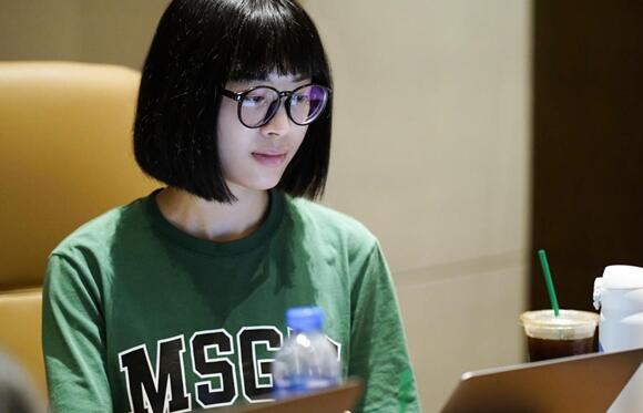 《以家人之名》制片人龙亚：不管生活怎么难，我们只能尽力爱自己