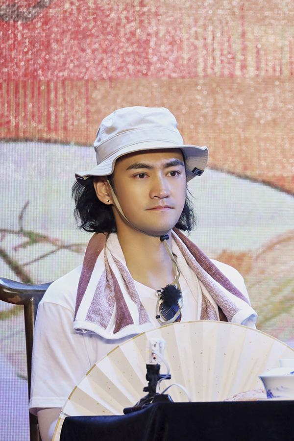 “极挑团”开启甘肃之旅 雷佳音“土豆扫雷”圈粉