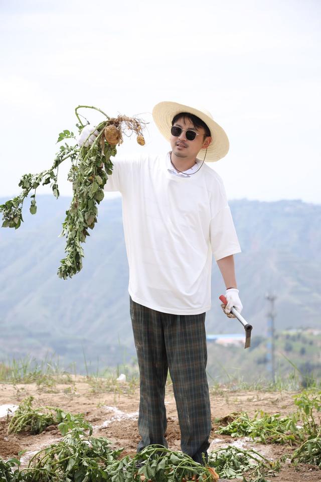 “极挑团”开启甘肃之旅 雷佳音“土豆扫雷”圈粉