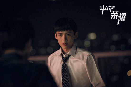 《平凡的荣耀》热播 赵又廷白敬亭无惧职场窘境