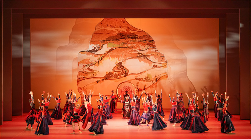 中央芭蕾舞团舞剧《花一样开放》首演 奏响足尖苗舞中的青春之歌