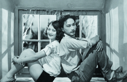 第一次把钢琴搬进电影院 让无声电影重获新声