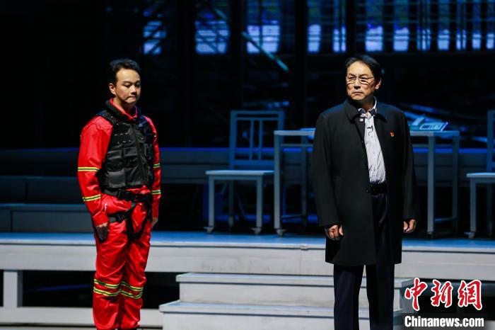 天津人艺《生死24小时》首登国家大剧院 再现津沽抗疫史诗