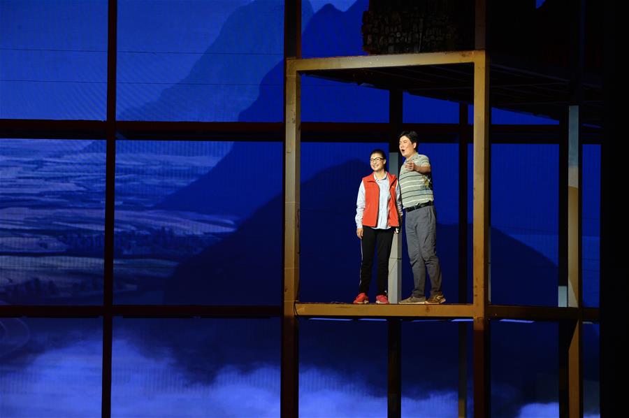 民族歌剧《扶贫路上》南宁上演 讲述黄文秀的故事