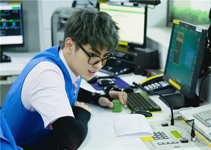 《潮玩人类在哪里》吴亦凡献唱《大碗宽面》