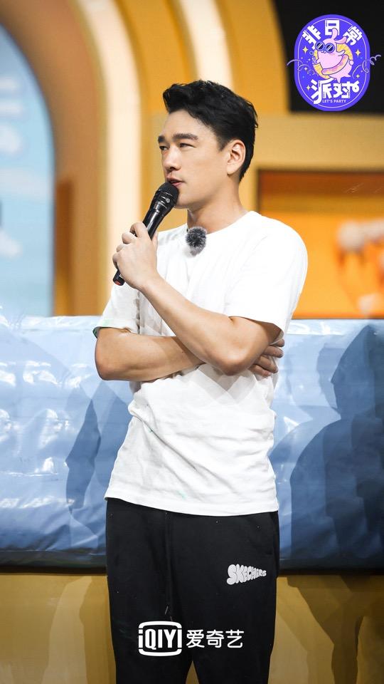 王耀庆多档综艺霸屏 与虞书欣互动笑点满满