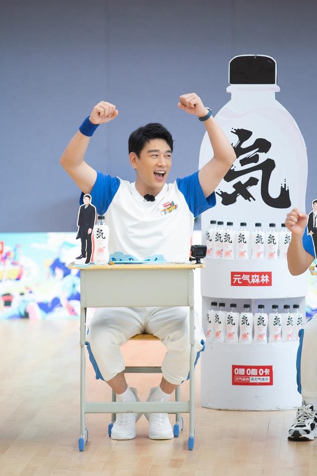 王耀庆多档综艺霸屏 与虞书欣互动笑点满满