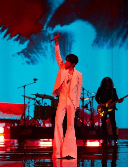 蔡徐坤将传统乐器与流行音乐完美连系 呈现舞台震撼毕竟