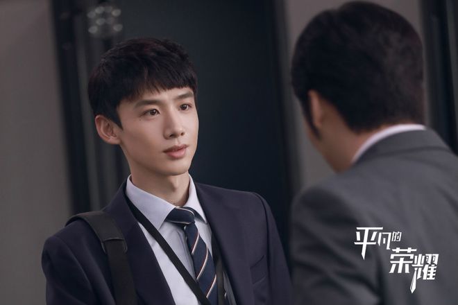 《平凡的荣耀》白敬亭乔欣魏大勋友情相伴共渡难关