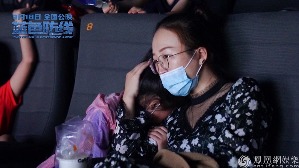 电影《蓝色防线》热映 发“致敬最可爱的人”特辑