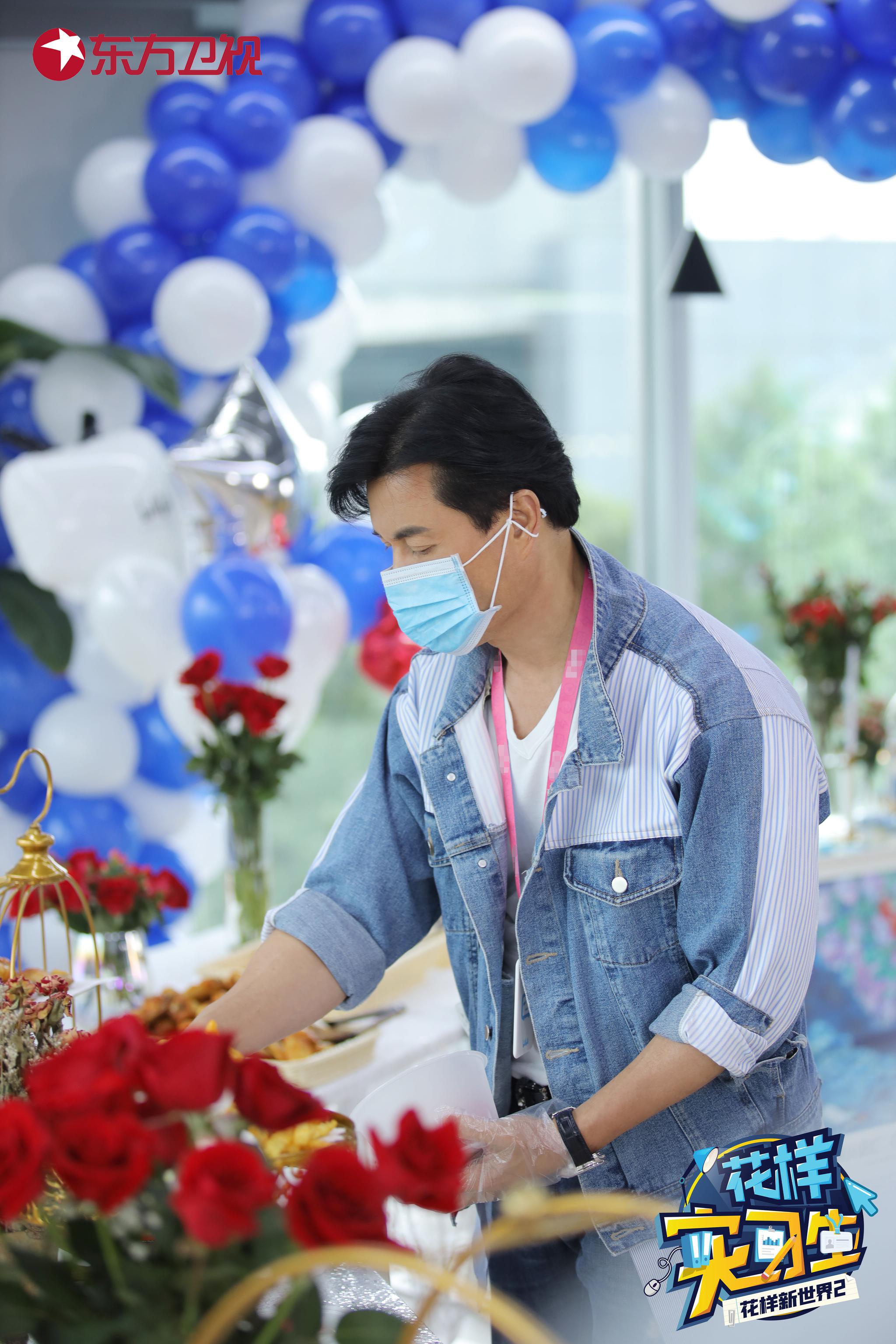 《技能实习生》蔡明周深偶遇开启热聊模式