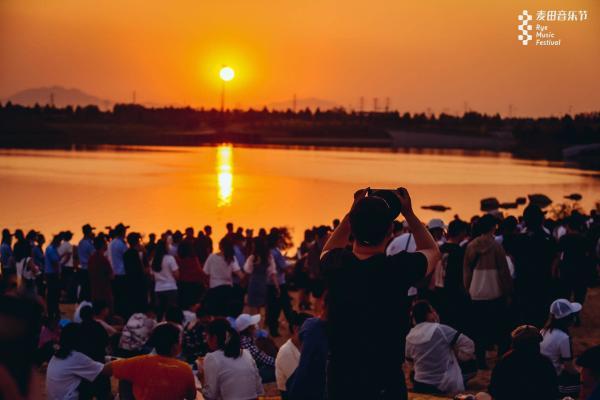 麦田音乐节主题出彩 玩转环保+音乐理念
