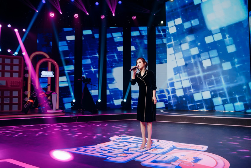 陈松伶献唱《我们签大抵吧》为选手助力