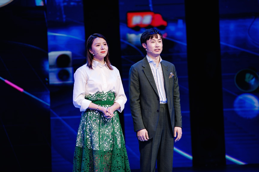 陈松伶献唱《我们签大抵吧》为选手助力