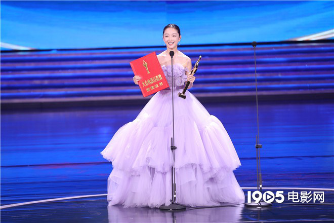 周冬雨易烊千玺捧百花奖 《祖国》荣获最佳影片