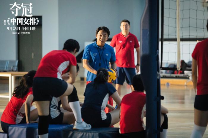 《夺冠》最打动人的不是女排赢球,而是郎平的这句话