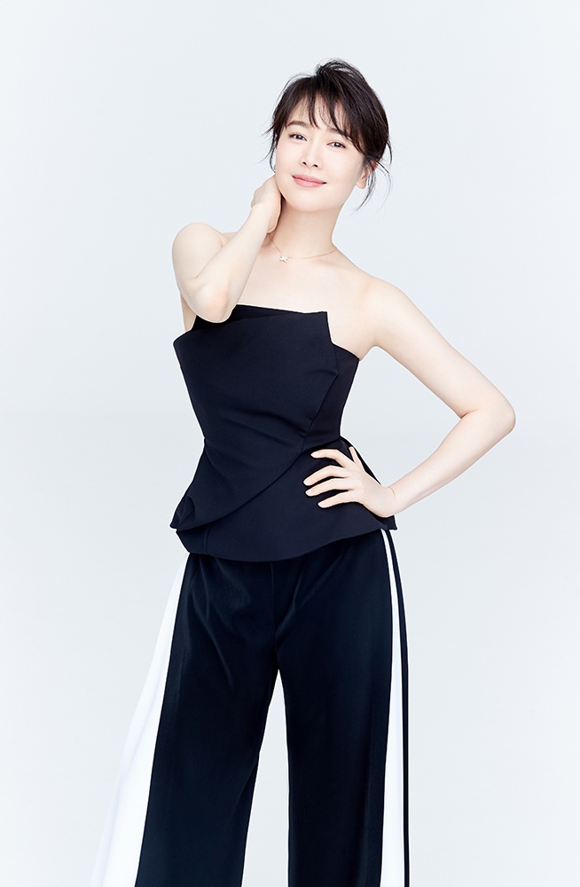 《平凡的荣耀》收官 左小青职场精英范儿吸睛