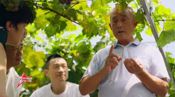 《温暖有光放映队》请抗洪防疫英雄看电影