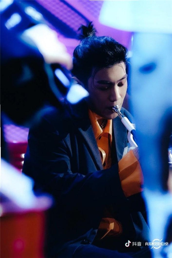 新锐唱作人董唧唧乃万演绎《便是你2.0》正式上线