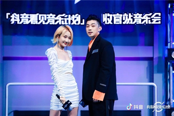 新锐唱作人董唧唧乃万演绎《便是你2.0》正式上线