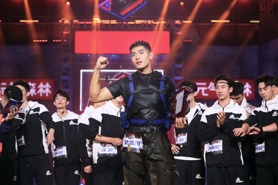 《运动吧少年》收官 总决赛六强少年激烈角逐