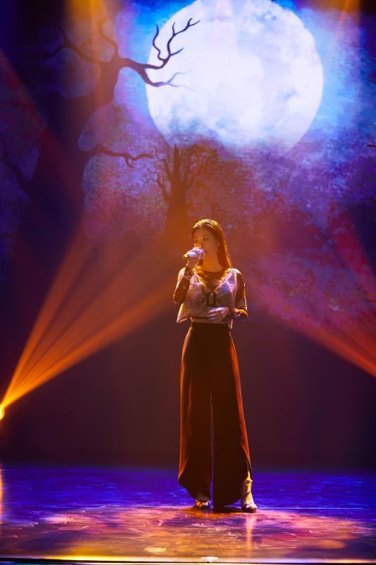 张碧晨加盟新综艺 现场演唱《隐隐作秀》