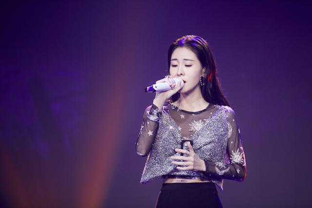 张碧晨加盟新综艺 现场演唱《隐隐作秀》