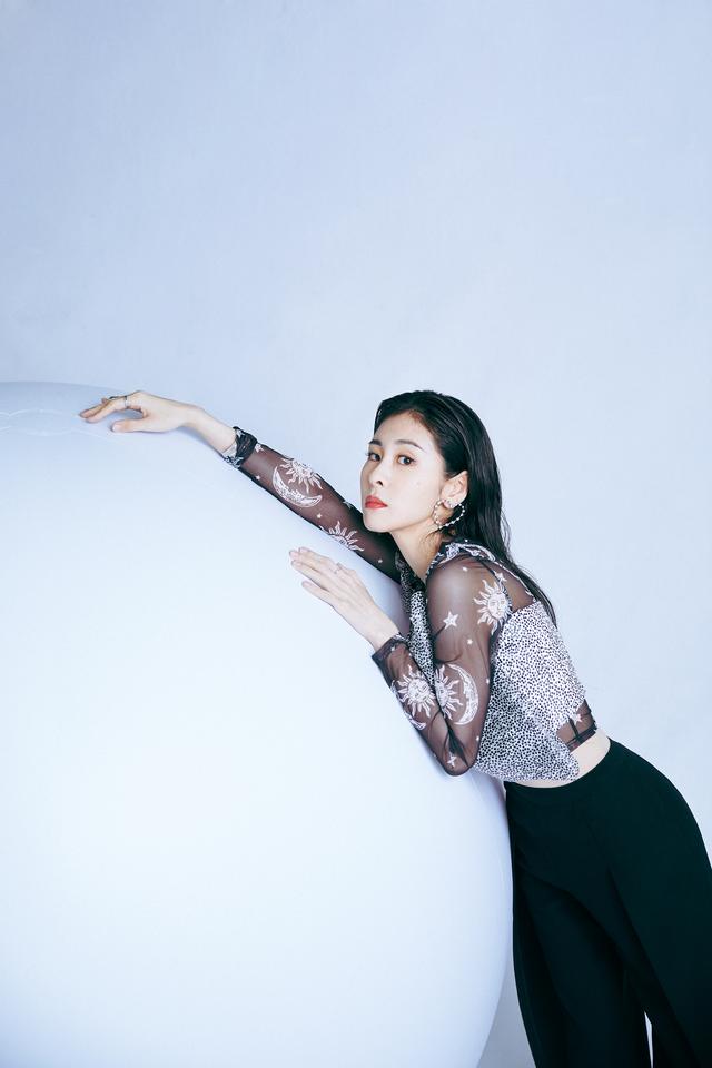 张碧晨加盟新综艺 现场演唱《隐隐作秀》