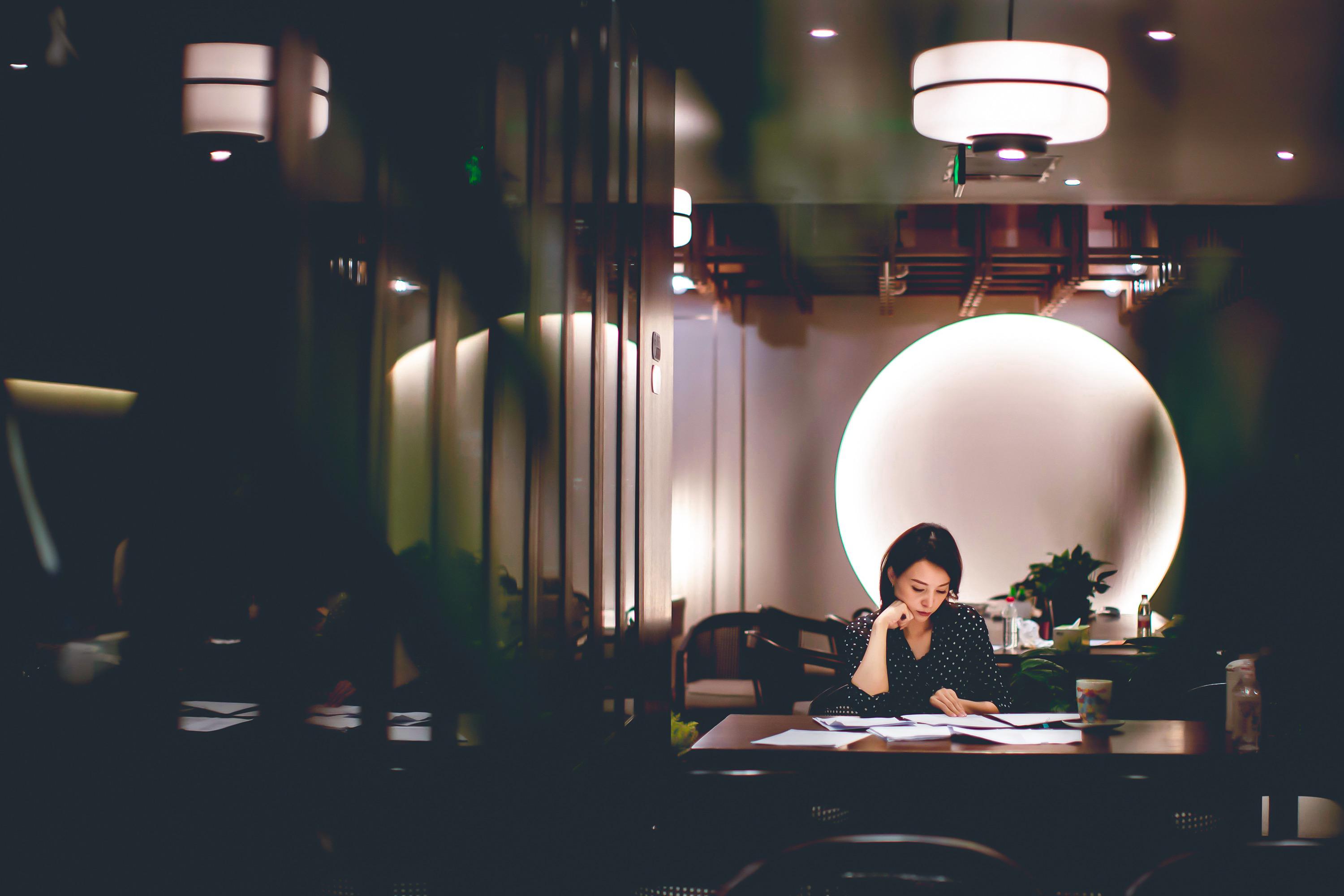 《朗读者》武汉日记 董卿对话“人民英雄”张定宇