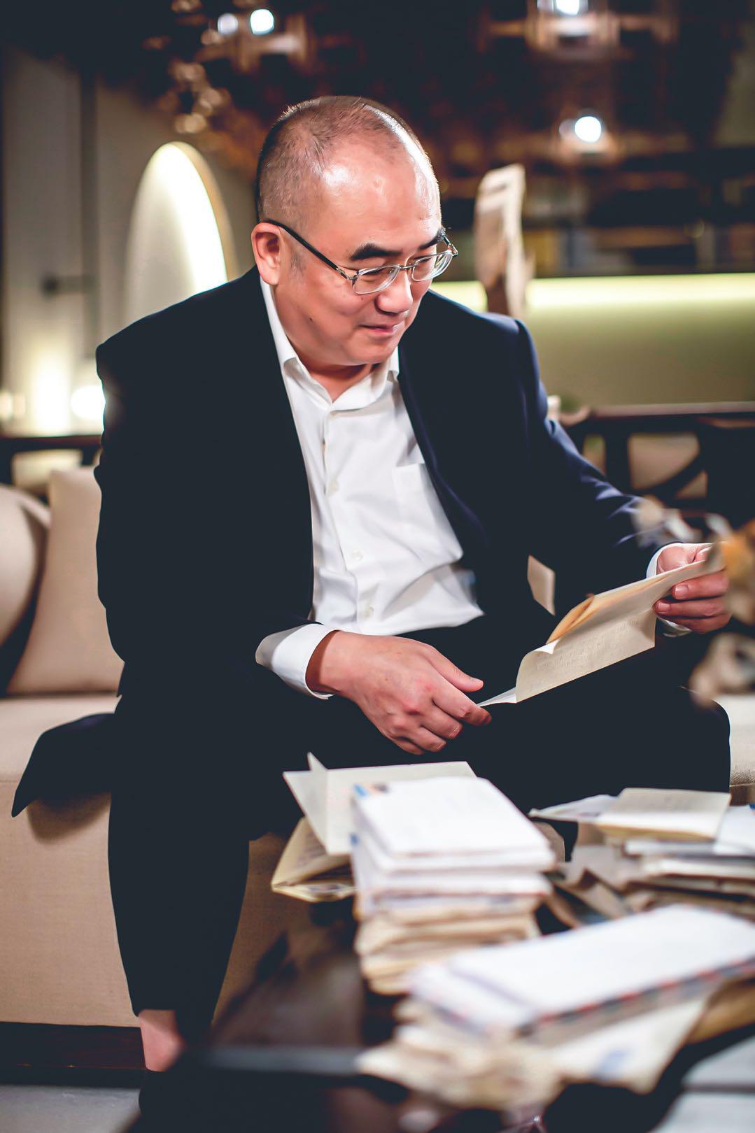 《朗读者》武汉日记 董卿对话“人民英雄”张定宇