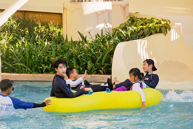 《完美的夏天》热播 李汶翰挑战高台跳水