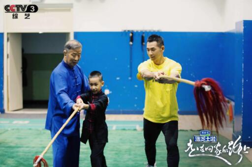 《走在回家的路上》赵文卓携子探望师友不忘武术精神