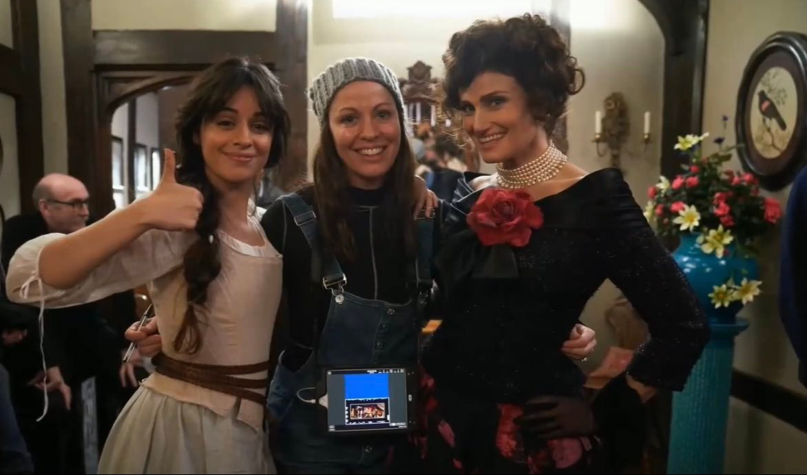 索尼新片《灰姑娘》杀青 “卡妹”大银幕首秀引期待