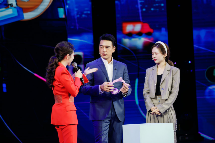 《我们签大抵吧》收官 四强选手激烈角逐