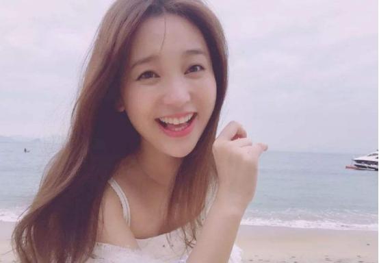 歌声依旧甜美的金莎发现时间黑洞，颜值时刻在线，网友：青春活力满满