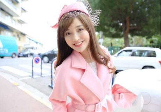 歌声依旧甜美的金莎发现时间黑洞，颜值时刻在线，网友：青春活力满满