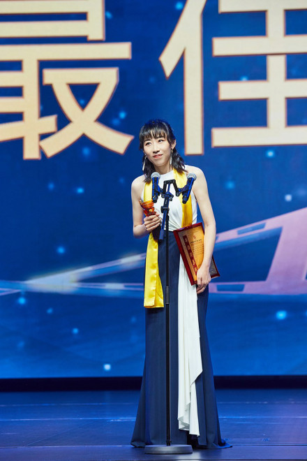 任素汐获华鼎奖最佳女主角 新电影将同伴吴镇宇