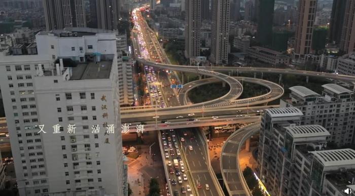 新一季《朗读者》:陶勇和董卿的一段采访 把人看哭了