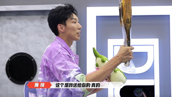 《这便是灌篮3》分班大会 周琦送球员羊腿