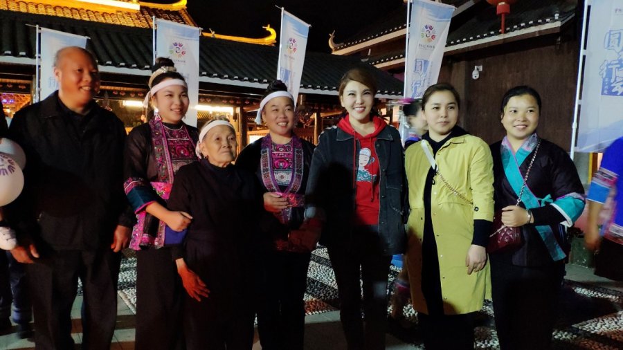 浓情重阳节 文艺志愿者乌兰图雅助力“圆梦工程”爱心在举措