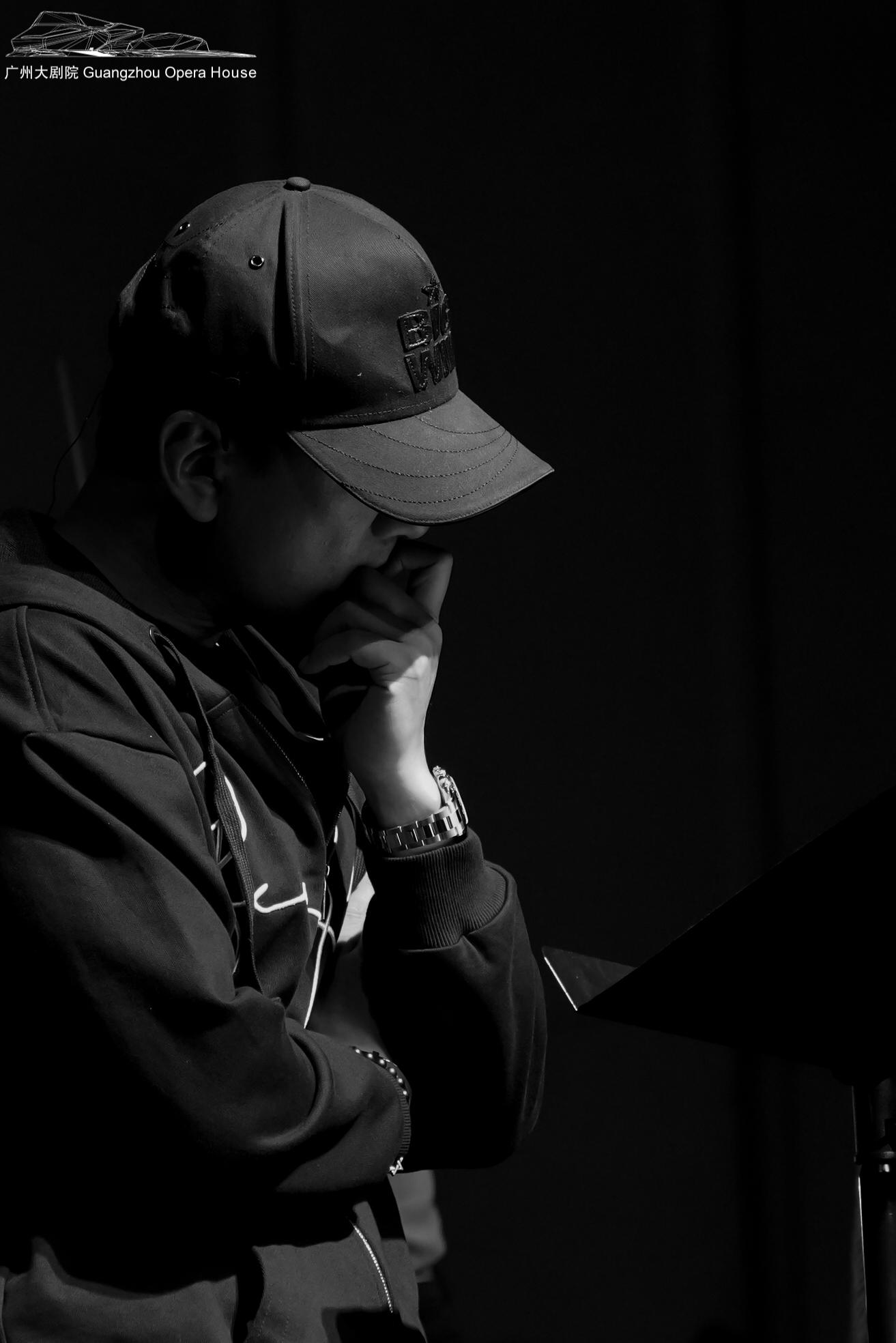 王耀庆百变演绎交响乐剧《培尔·金特》