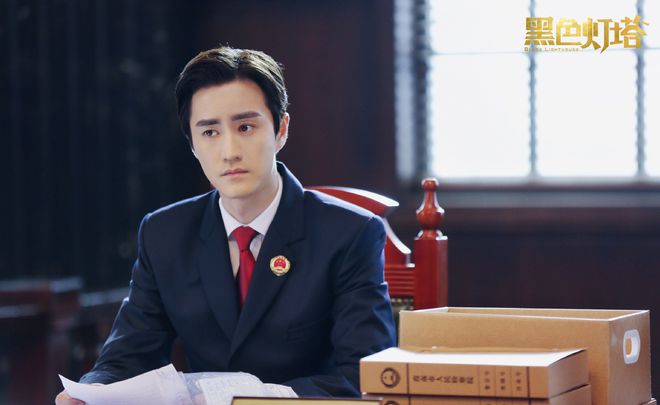 《黑色灯塔》热播 杨玏长台词上演庭审“唇枪舌战”